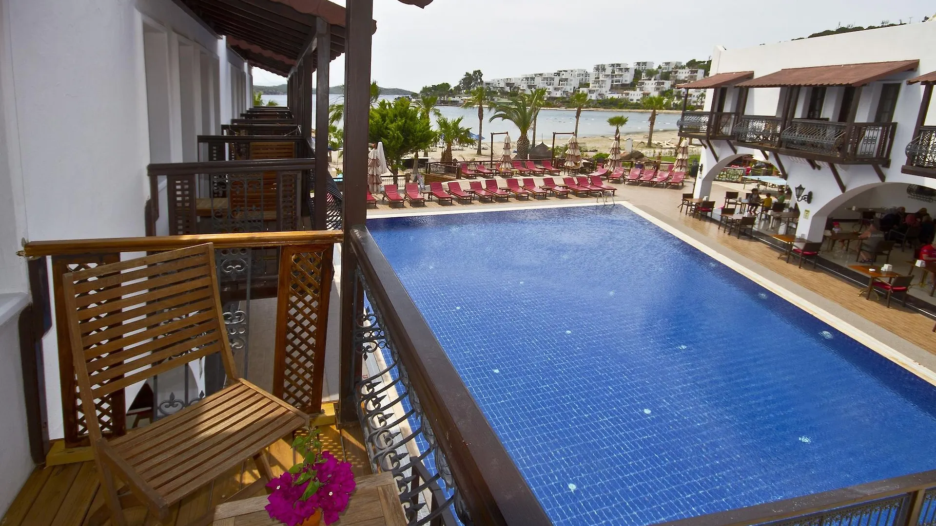 Costa Bitezhan Hotel 4*, Bitez