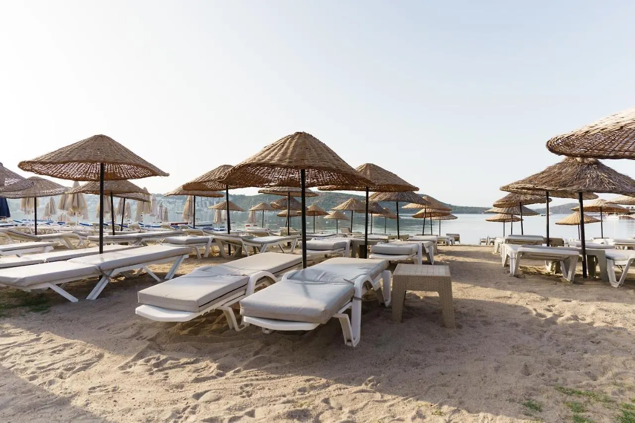Costa Bitezhan Hotel 4*, Bitez